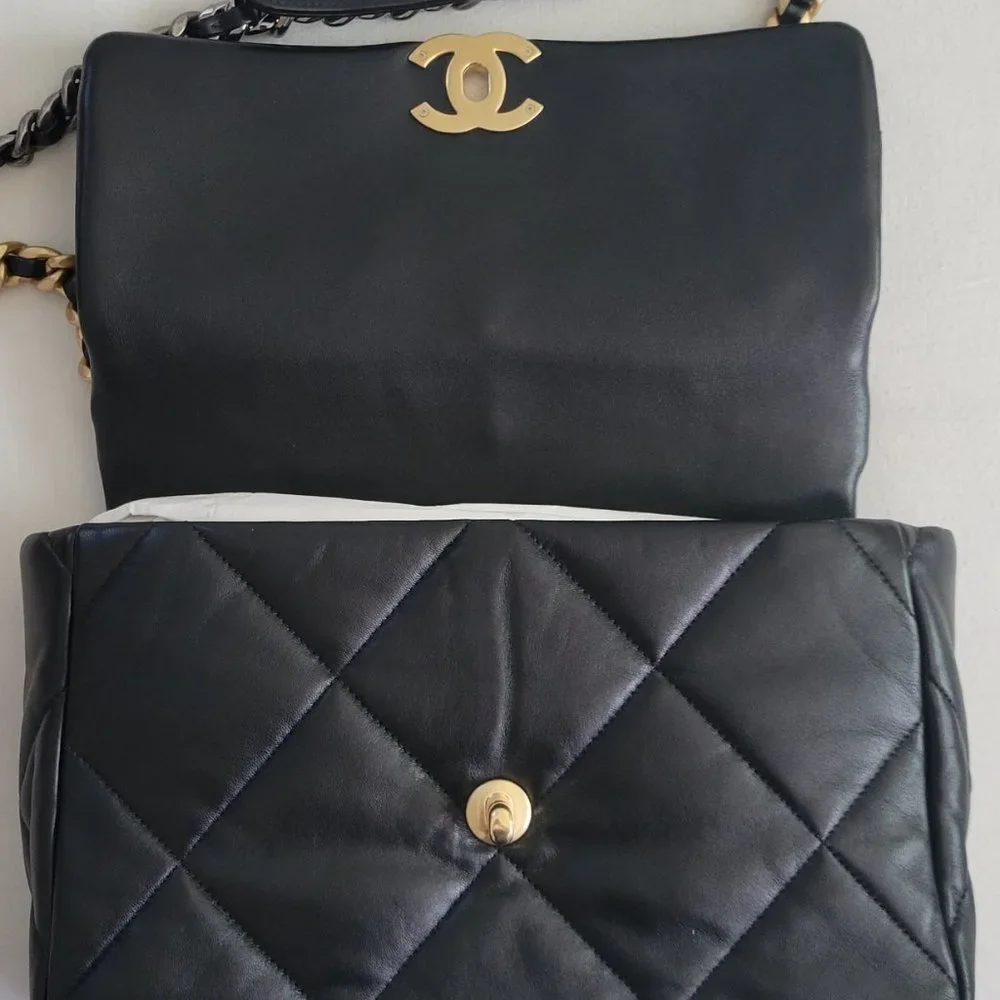 Chanel 19 Large Black Gold Metal - Picture 5 of 7